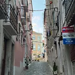 Travessa Do Meio * Lisboa