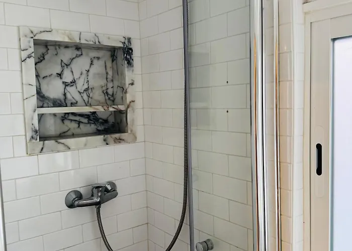 Travessa Do Meio * Lisbon