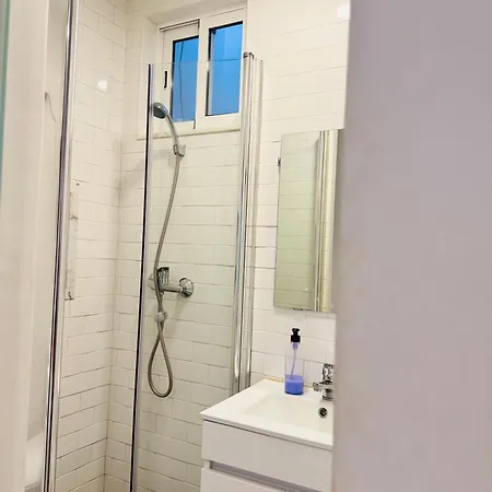 Travessa Do Meio * ליסבון